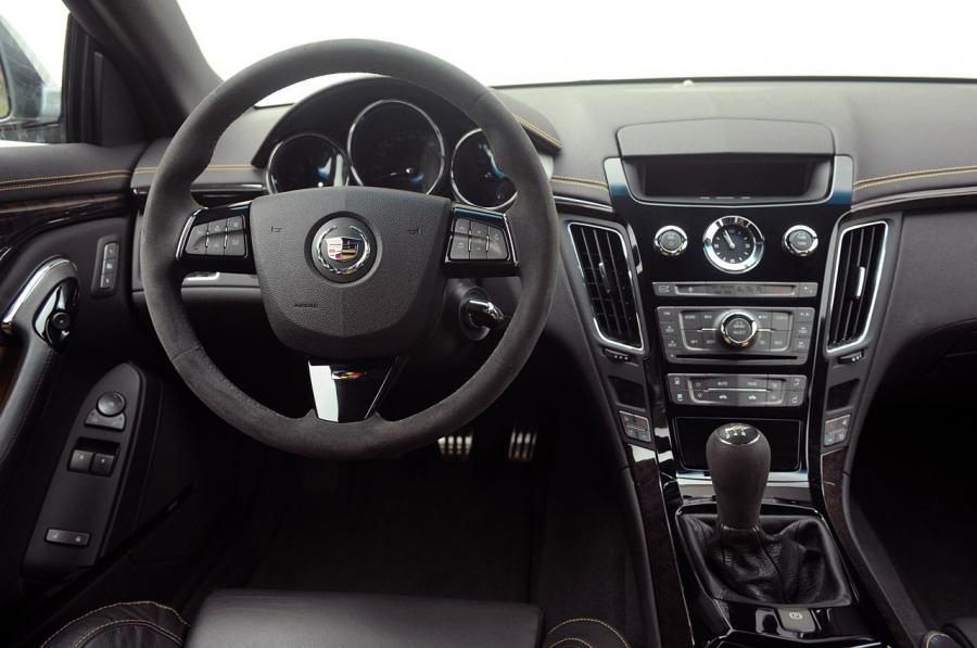  Cadillac CTS-V Coupe 2011 года  (фото 39 из 71)